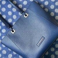 Прекрасен шал вълна и коприна син на точки и голяма синя чанта Roccobarocco , снимка 7 - Чанти - 43493271