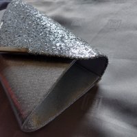 Малка чанта в цвят сребро , снимка 1 - Чанти - 34891856
