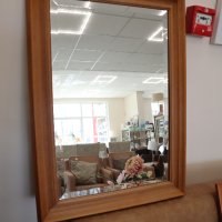 Огледало с дървена рамка, снимка 1 - Огледала - 40493352
