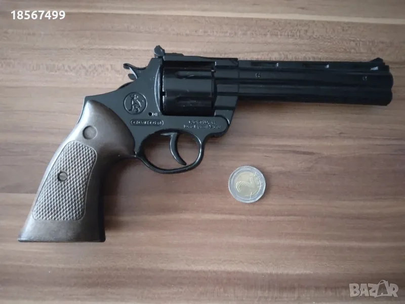 Голям метален револвер на капси , снимка 1