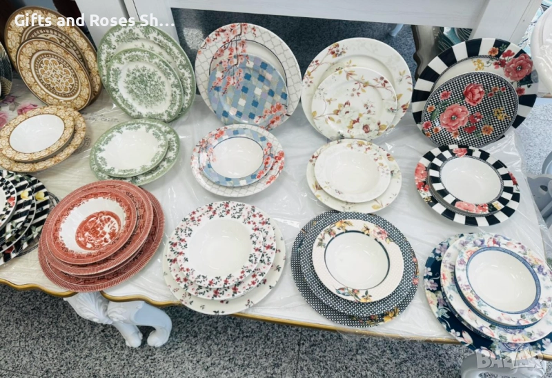 Порцеланови сервизи с различни декори - 24 части, снимка 1