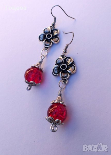 Красиви дълги обеци в цвят Сребро с цветя и рубинено-червени кракъл мъниста , снимка 1