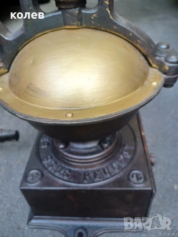 Маркова ретро кафемелачка, снимка 4 - Антикварни и старинни предмети - 51266903