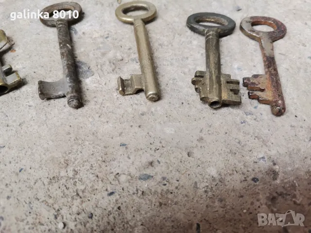 Стари бронзови ключове, снимка 4 - Антикварни и старинни предмети - 49713810