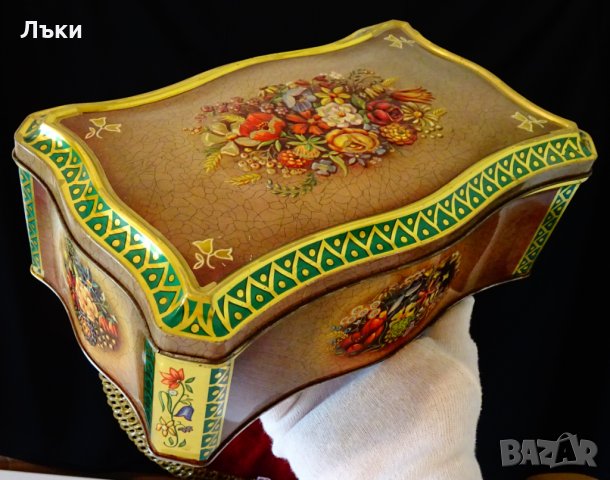 Метална кутия Haribo,цветя,релеф. , снимка 1 - Антикварни и старинни предмети - 34624404