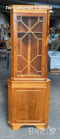 Елегантна ъглова витрина,