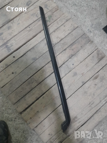 Лява лайсна за предно стъкло Ситроен С4 07г