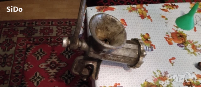 Лот 2 чугунени ръчни месомелачки малка и голяма, снимка 9 - Месомелачки - 50578375