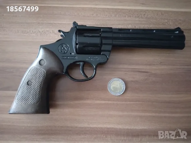 Голям метален револвер на капси , снимка 1