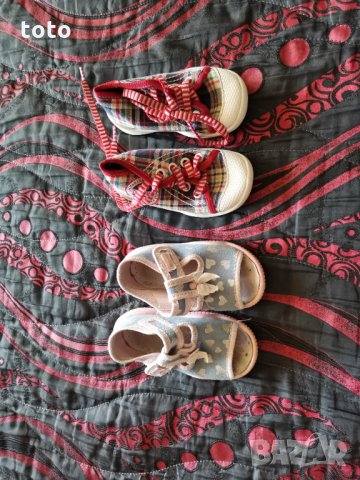 Детски Буйки и обувки , снимка 1 - Бебешки обувки - 32882459