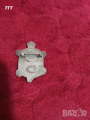 Дизайнерска брошка on aura tout vu, снимка 2 - Колиета, медальони, синджири - 43389101