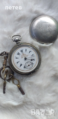 джобен часовник. стар часовник. сребърен джобен часовник.