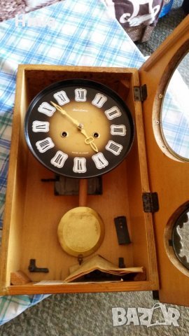 старинен стенен съветски часовник ЯНТАР от 70те години на миналия век, снимка 2 - Стенни часовници - 28638634