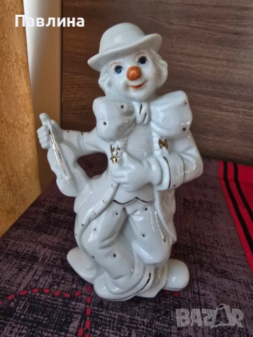 Порцеланова фигура клоун