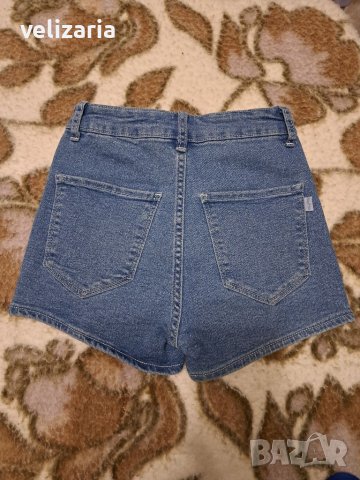 Къси дънкови панталонки Bershka р-р32, снимка 2 - Детски къси панталони - 40503742