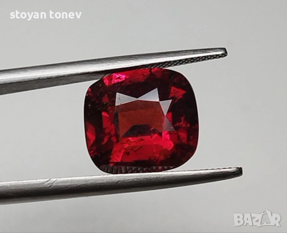 Спесартит гранат с кадифен червено оранжев цвят 4.11кт.! Нов!