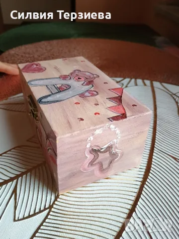 Ръчно изработена дървена кутия за бебе / унисекс, снимка 2 - Декорация за дома - 49738438