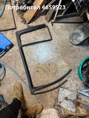 Уплътнения околу стъклта на задна лява врата на Vw Touran 1t0845211 само за 20лв., снимка 6 - Части - 52543916