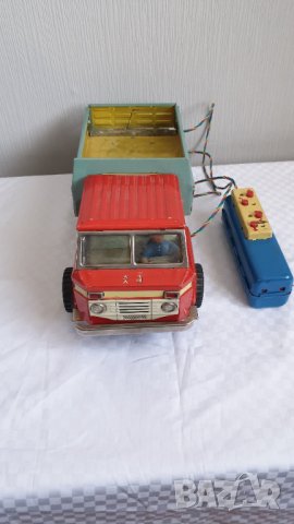 Стара китайска ламаринена играчка самосвал с дистанционно, снимка 5 - Колекции - 43674745