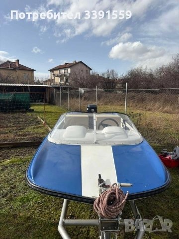 лодка тримаран с двигател и колесар 