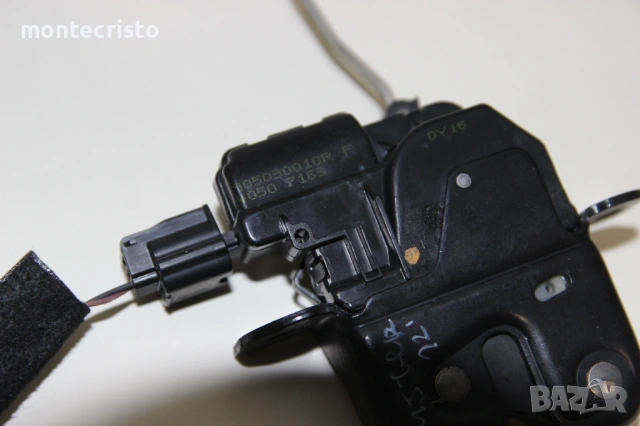 Брава заден капак Dacia Duster (2010-2017г.) 905030010R / 90 50 300 10R, снимка 3 - Части - 53278922