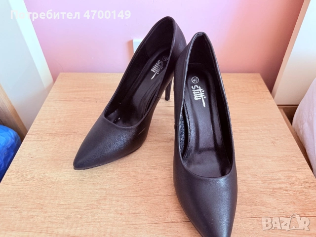 Продавам кожени обувки. Нов. Размер 40. Ток 10 см.