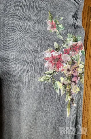 Дамски дънки с цветя, снимка 3 - Дънки - 48221090