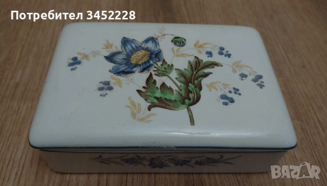 кутийка порцелан винтидж Англия за ценители 