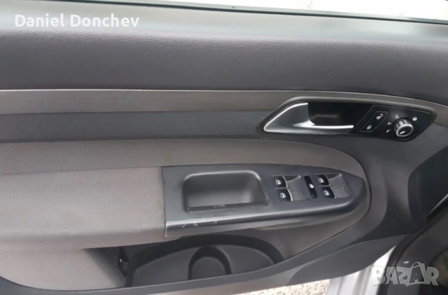 VW TOURAN 1.6 TDi 2012 г., снимка 16 - Автомобили и джипове - 53114959