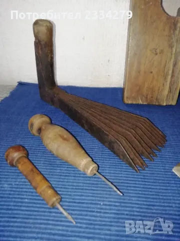 Стари занаятчийски инструменти: метално ренде, чукчета, гребен за тъкане и други. , снимка 13 - Антикварни и старинни предмети - 47388359