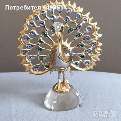 Паун от кристално стъкло