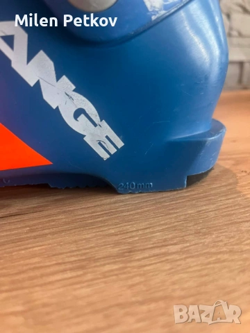 Детски ски обувки Lange и нова ски каска, снимка 2 - Зимни спортове - 53454834