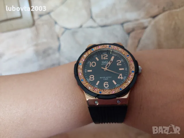 Q&Q Дамски уникален часовник 