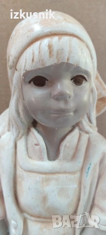 Момиче с кошница – изразителна авторска фигура, снимка 3 - Колекции - 52200466