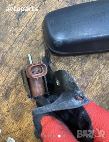 Toyota avensis verso 2005година 2.0d4d вакум клапан, снимка 2 - Части - 40465661