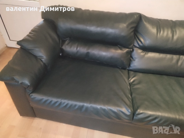 Тъмно зелен кожен диван , снимка 2 - Дивани и мека мебел - 52681223