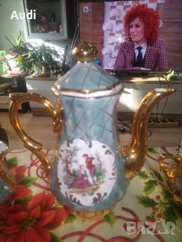 Изключително красив англйиски  порцеланови сервиз за кафе или чай Състои се от 15 части.  Ярки цвето, снимка 8 - Сервизи - 43541539