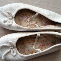 бели дантелени пантофи обувки балеринки H&M, снимка 4 - Детски пантофи - 44932427