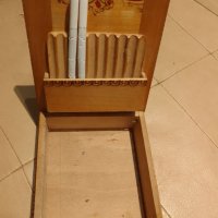 Дървена кутия за цигари, ръчна инкрустация и резбоване., снимка 1 - Други игри - 40715579