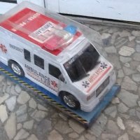 детска играчка линейка, снимка 5 - Коли, камиони, мотори, писти - 44114149