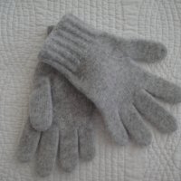Детски ръкавици - Benetton - 5-6-7 г., снимка 1 - Шапки, шалове и ръкавици - 43330218