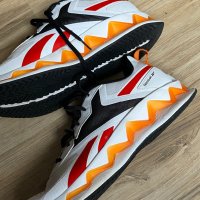 Оригинални мъжки маратонки Reebok Zig Elusion Energy Releases! 44,5 н, снимка 9 - Маратонки - 43975163