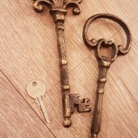  Големи Чугунени декоративни ключове–20см, снимка 2 - Антикварни и старинни предмети - 27265811