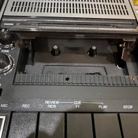 Нов Касетофон PHILIPS в куфар с авт. диапроектор, екран, синхронизатор и допълнителна тонколона , снимка 4 - Радиокасетофони, транзистори - 43593617