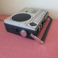 Vintage SONY CFM 31S- Радиокасетофон ,1977, снимка 11 - Радиокасетофони, транзистори - 43365737