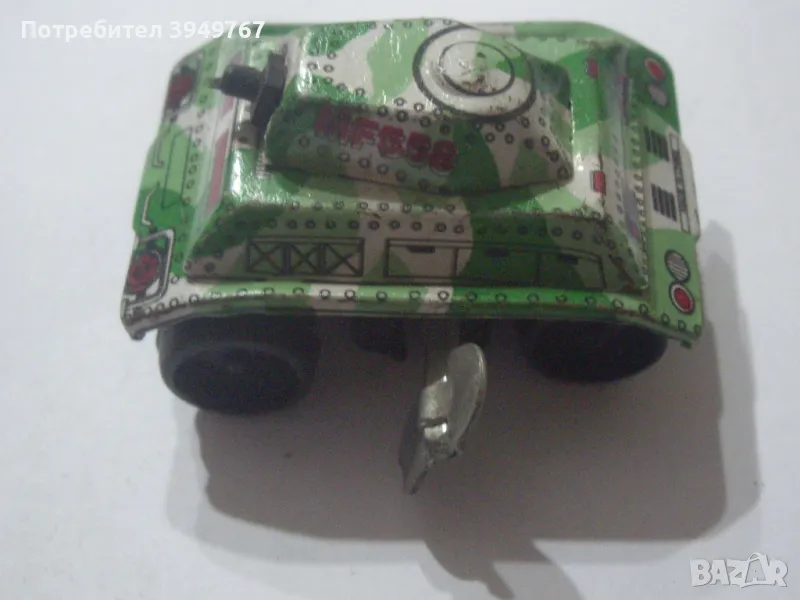 Старо малко танкче с ключе за навиване., снимка 1