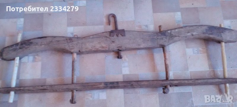 Стар дървен ЯРЕМ,хомут за волски впряг, ръчно издялан от майстор през турски времена., снимка 1