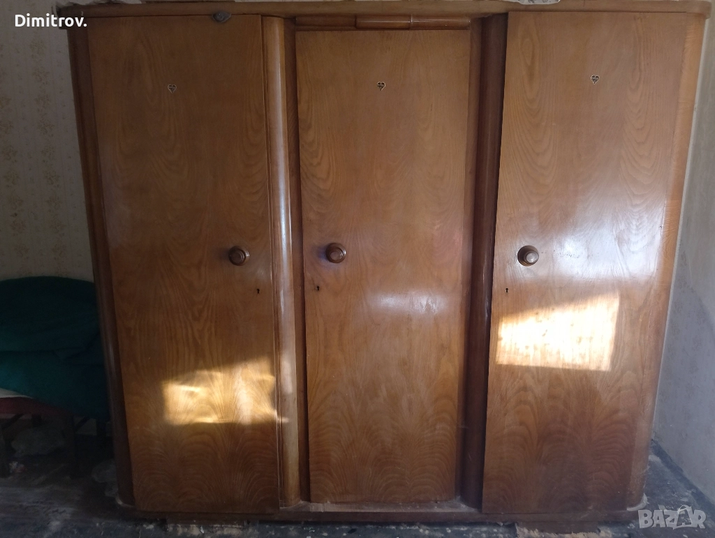 Голям трикрилен гардероб орех , снимка 1