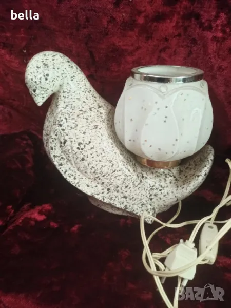 Порцеланова олекотена нощна лампа гълъб ,стилна и елегантна в по-модерен стил, снимка 1