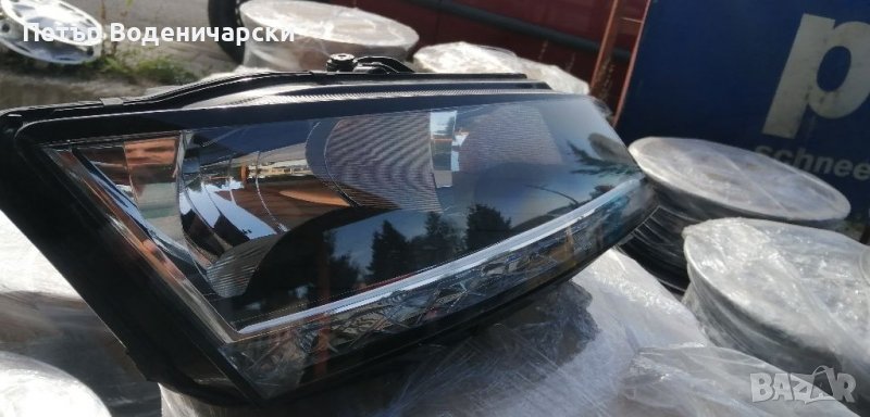 Наличен само десен фар оригинал за Шкода Фабия 3 ЛЕД LED FABIA III HELLA 6V1941016D  Напълно здрав  , снимка 1